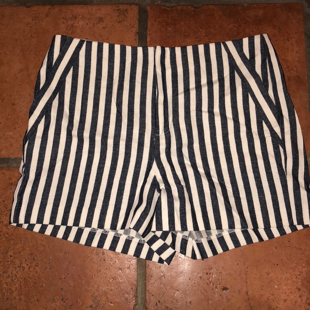 Banana Republic 3 1/2 inch shorts! Nautical ⚓️
